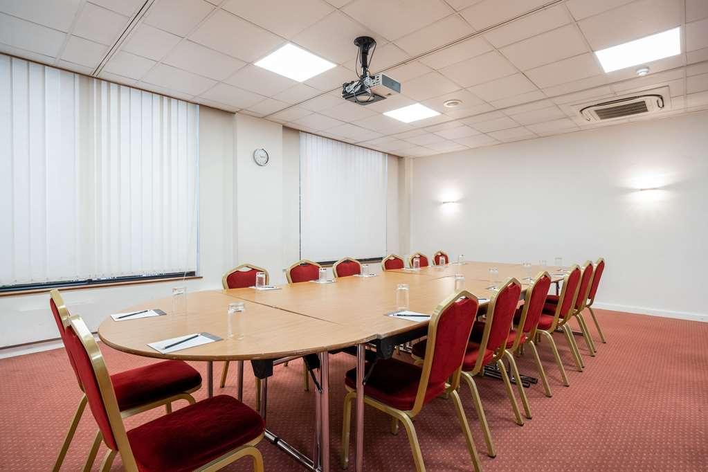 Clarion Croydon Park Hotel Удобства фото