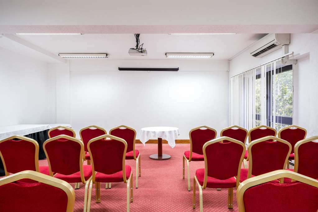 Clarion Croydon Park Hotel Удобства фото